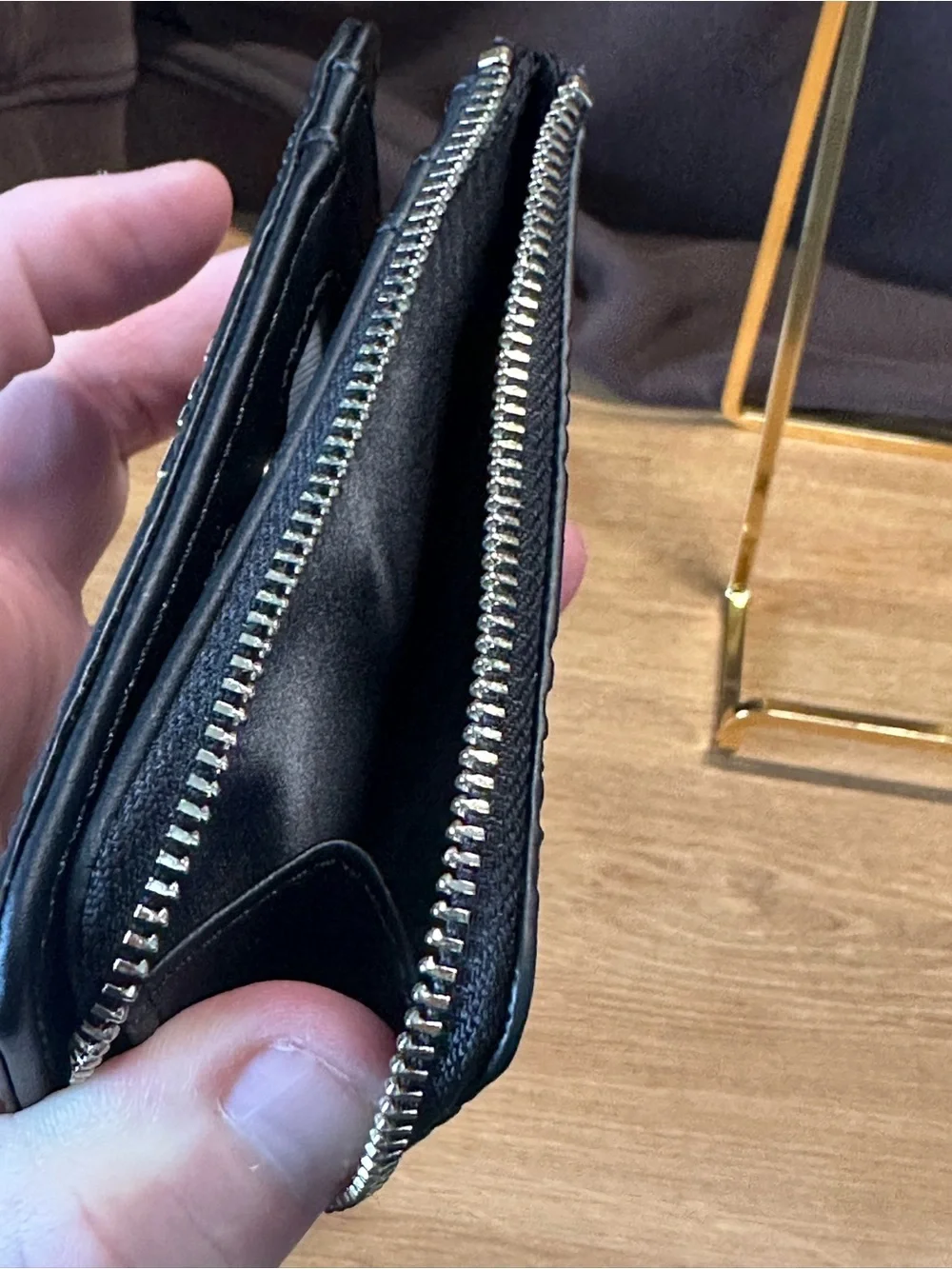 Guess compact bifold